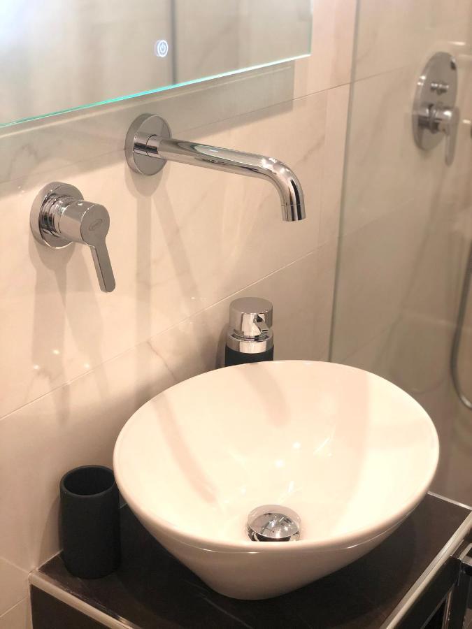 B&B Angolo83 Palermo Centro Luaran gambar